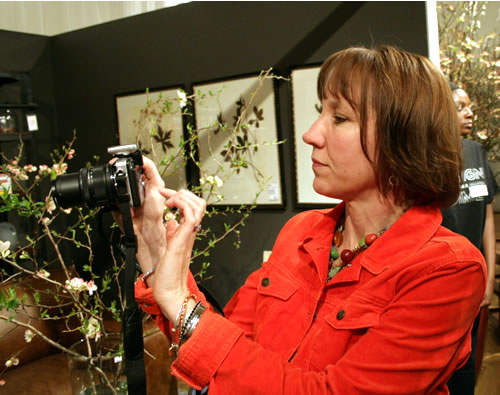 kelly plunkett taking photos at design on a dime