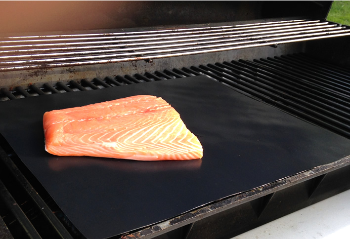 Grilling Salmon on the Grill Mat