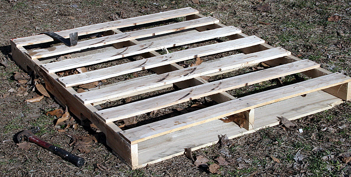 DIY wine rack upcycled from a pallet DIY #yourhomeonlybetter