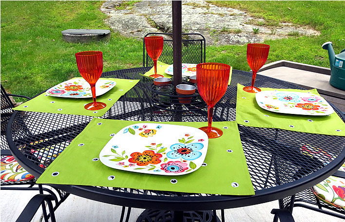 Outdoor entertaining table setting #yourhomeonlybetter