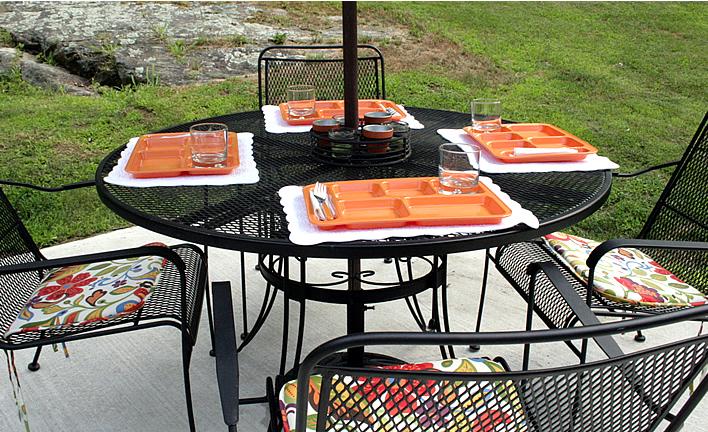 Outdoor entertaining table setting #yourhomeonlybetter