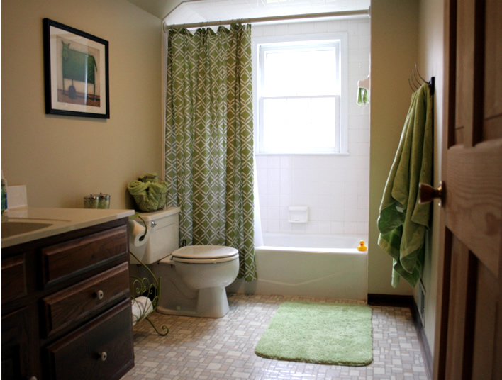 How to Fake a Bathroom Renovation #interior design #yourhomeonlybetter #diy