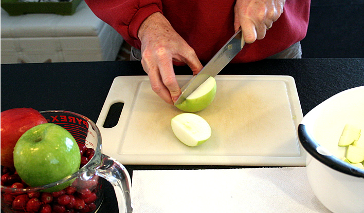 Cranberry Apple Cornbread Stuffing #Thanksgiving #Recipe @Yourhomeonlybetter