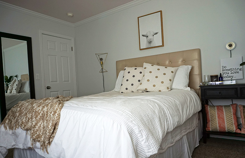 peaceful bedroom with minimalism vibes